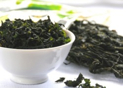 Wakame : propriétés, bienfaits et risques de cette algue japonaise ultra populaire